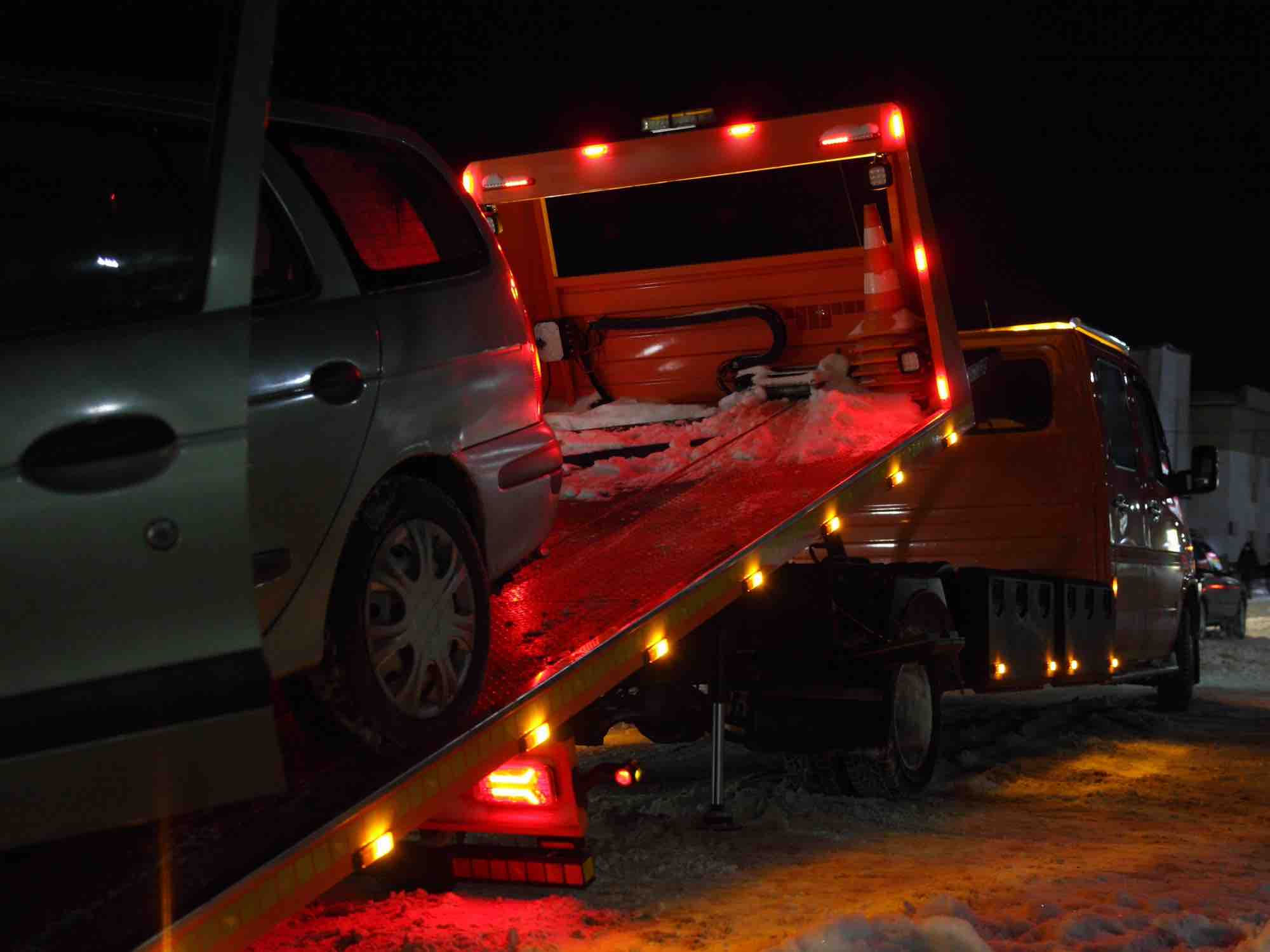 auto oprijwagen avond winter