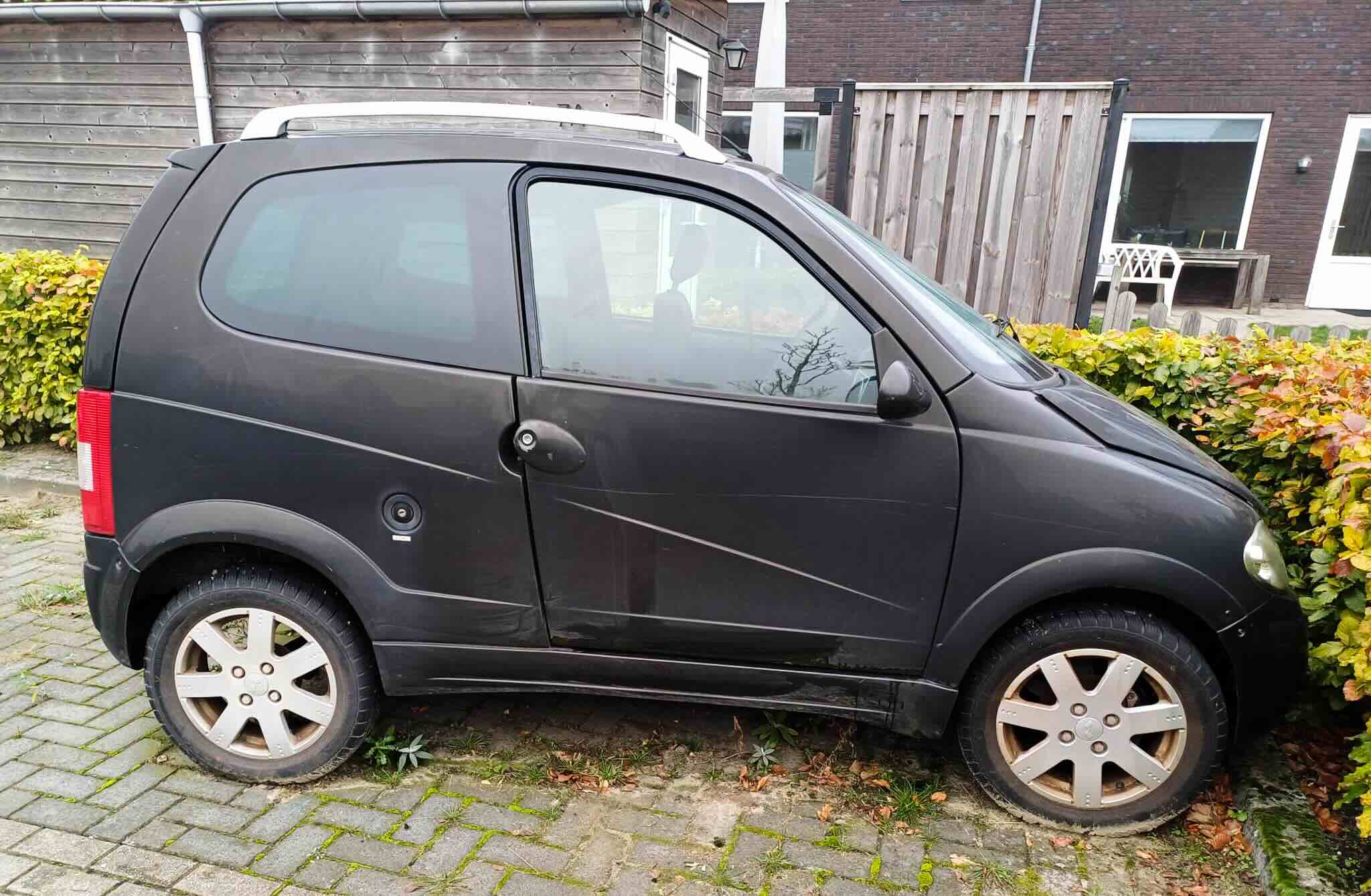 brommobiel wordt opgehaald voor sloop