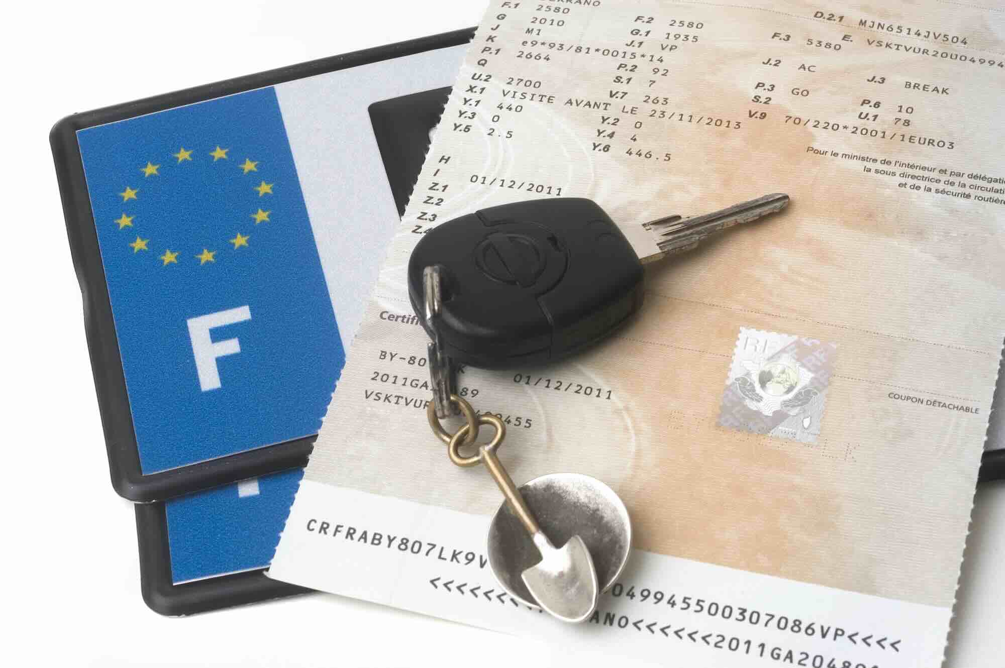 Certificat d'immatriculation en Franse kentekenplaten