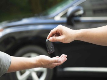 Sloopauto verkopen zonder aanwezig te zijn bij overdracht, kan dat?