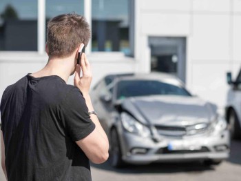 Mijn auto is total loss, mag ik deze zelf aan de sloop verkopen?