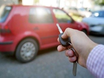 Autosloperijen zelf benaderen of je sloopauto verkopen via Marktplaats, hoe krijg je de hoogste vergoeding?