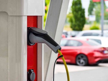 Worden auto's met een benzine- of dieselmotor minder waard?