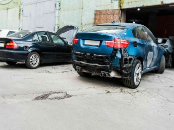 Zijn sloopauto's van duurdere merken meer waard dan sloopauto's van goedkopere merken?